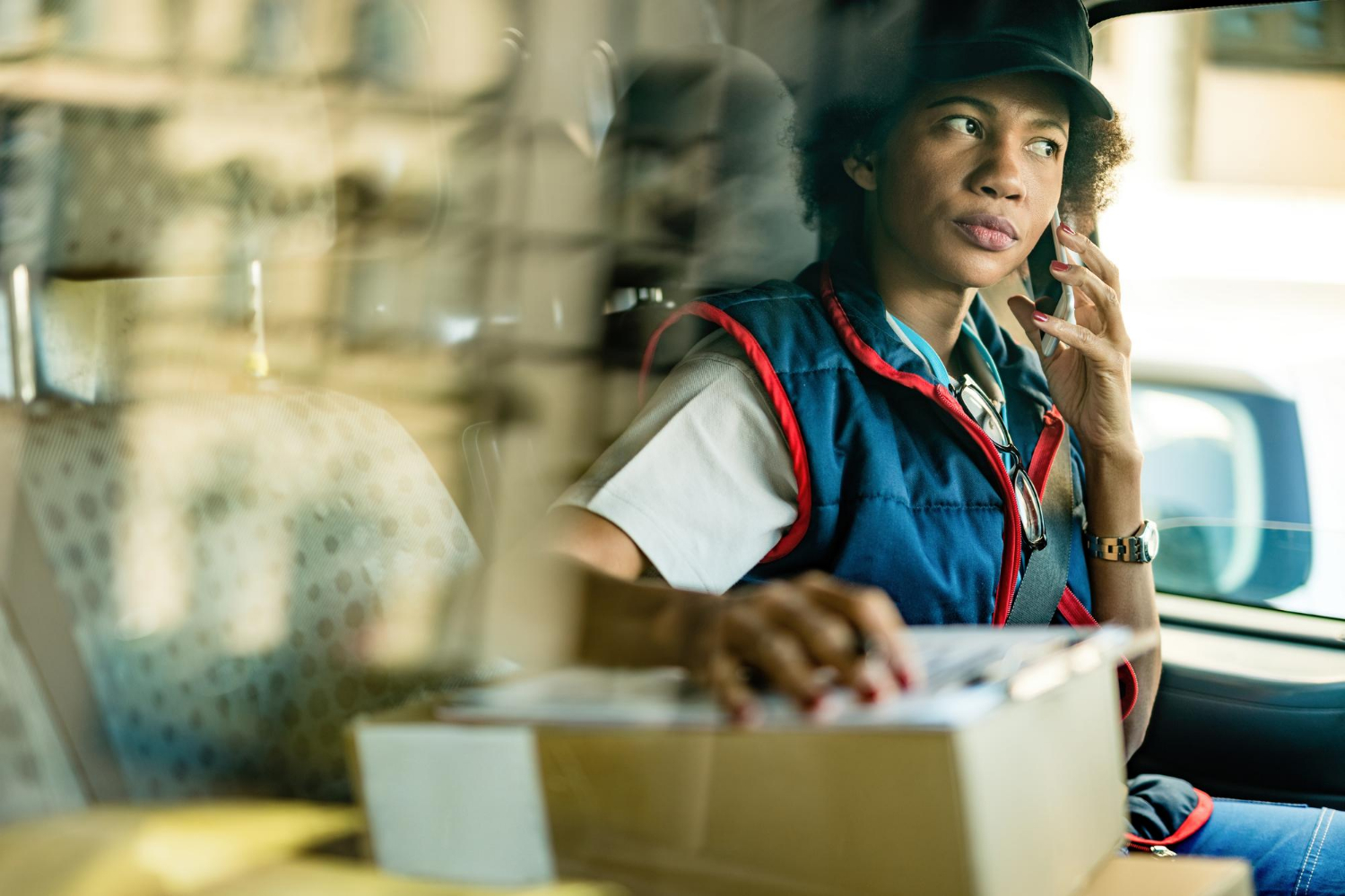 Contentores num terminal marítimo para transporte internacional